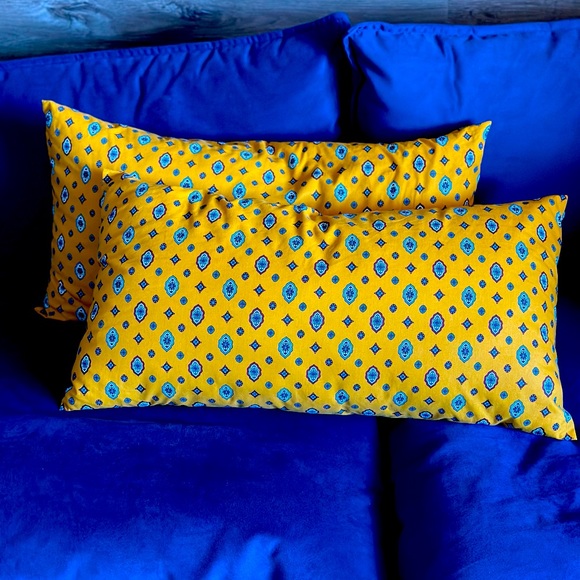Throw Pillows Set - Picture 6 of 6